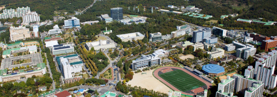 국립 서울과학기술대학교(총장 김종호)가 영국의 대학 평가 기관인 타임스고등교육(THE; Times Higher Education)이 지난 5일 발표한 '2018 THE 세계 대학 순위'에서 세계 801~1000위권, 국내 24위(전체 국립대학 중 5위)로 순위권에 첫 진입했다고 밝혔다. 서울과기대 항공사진. 서울과기대 제공